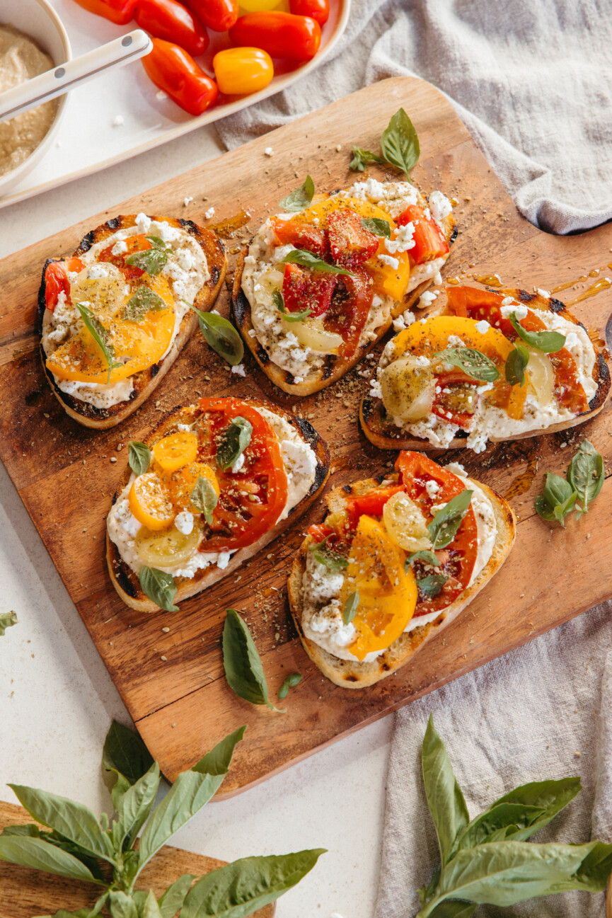 Hummus toast snacks for dinner.